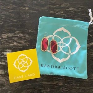 SALE! Kendra Scott Elle earrings burgundy/maroon